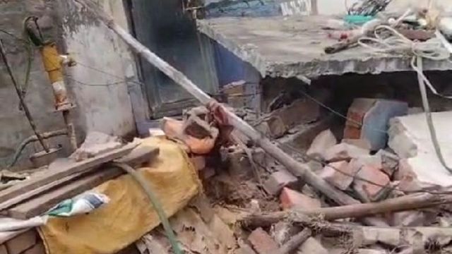बस्ती में अवैध भूमि पर गरजा बुलडोजर, अतिक्रमण मुक्त हुई तालाब की भूमि
