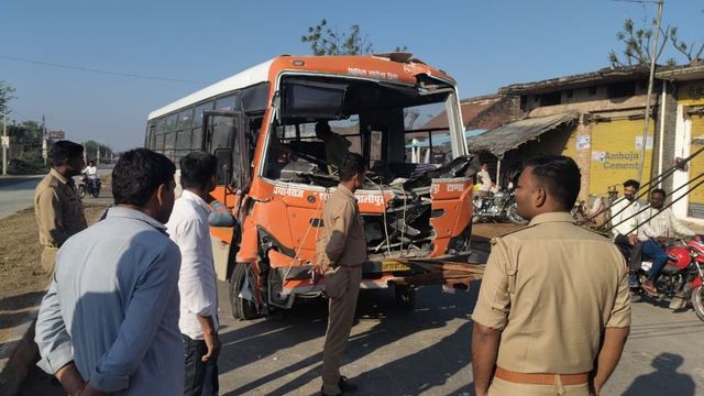 जौनपुर में चालक को झपकी आने पर खड़े ट्रक से टकराई रोडवेज बस, चालक की मौत; 9 यात्री घायल