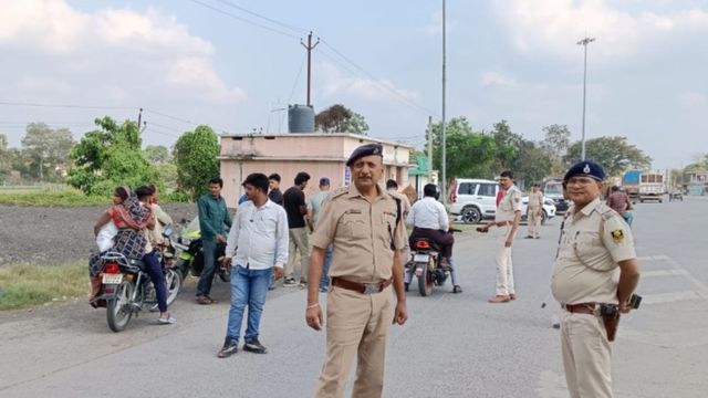 मनियारी टोल प्लाजा पर सख्त वाहन जांच, कागजात जांच में 15 हजार का चालान