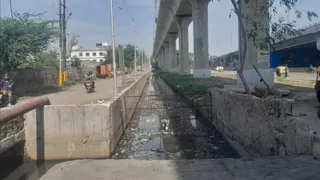 साहिबाबाद नमो भारत स्टेशन के पासखला नाला। जागरण