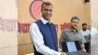 पटना में रिजल्ट जारी करते शिक्षा मंत्री सुनील कुमार व आनंद किशोर। फोटो: जागरण