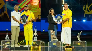 CSK ने रैना और हेडन को दिया खास सम्मान