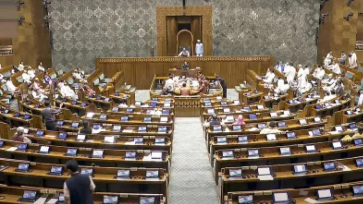 'सरकार के इशारे पर काम कर रहे सीईसी', विपक्ष ने संसद के दोनों सदनों में दिया नोटिस