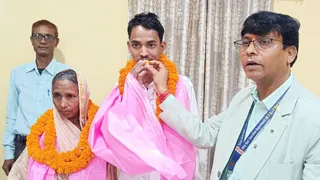 Bihar Board 12th Result 2026: पिता के निधन और छह भाइयों में सबसे छोटे चंद्रदीप कुमार ने हरुहर नदी पार कर पढ़ाई कर बिहार में हासिल किया दूसरा स्थान, ट्यूशन या कोचिंग नहीं ली