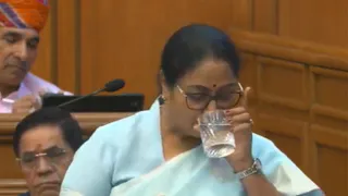 दिल्ली की मुख्यमंत्री रेखा गुप्ता ने बुधवार को अपने कार्यकाल का दूसरा बजट पेश किया। इसमें जलभराव, पेय जलापूर्ति और सीवर की समस्या पर प्रमुखता से ध्यान केंद्रित किया गया है। वीडियो ग्रैब