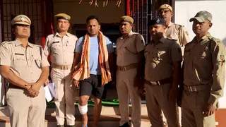 अस्पताल से रेढ़ाखोल लाया गया धनेश्वर।