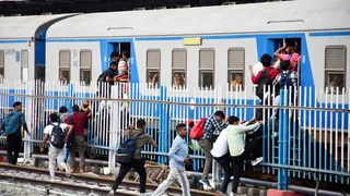 चक्रधरपुर रेल मंडल से गुजरने वाली 6 होली स्पेशल ट्रेनों का परिचालन रद रहेगा।
