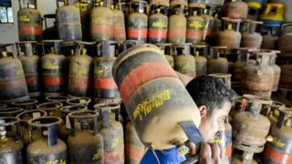 कमर्शियल गैस सिलिंडर (प्रतीकात्मक चित्र)