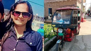 मीरा ठाकुर और उसका ईरिक्शा।