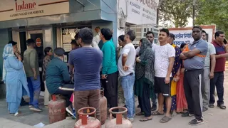 घरेलू गैस सिलिंडर की बुकिंग अवधि बढ़ा कर अब 35 दिन कर दी गई है।