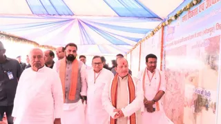 शिलान्यास करने पहुंचे सीएम नीतीश कुमार, दोनों डिप्टी सीएम व अन्य। जागरण