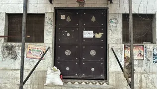 वृंदावन के परिक्रमा मार्ग स्थित जगन्नाथ मंदिर की जगन्नाथ रसोई का बंद दरवाजा। - फोटो: जागरण।