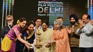 भारत मंडपम में आयोजित इंटरनेशनल फिल्म फेस्टिवल दिल्ली का दीप प्रज्वलन कर शुभारंभ करती मुख्यमंत्री रेखा गुप्ता साथ में दिल्ली सरकार के पर्यटन मंत्री कपिल मिश्रा और कैबिनेट मंत्री प्रवेश वर्मा , दिल्ली सरकार के मंत्री आशीष सूद ,खाद्व अपूर्ति मंत्री मनजिंदर सिंह सिरसा व अभिनेत्री शर्मिला टैगोर , अभिनेत्री व लोकसभा सदस्य हेमा मालिनी , अभिनेत्री और लोकसभा सदस्य कंगना रानौत व अन्य। चंद्र प्रकाश मिश्र