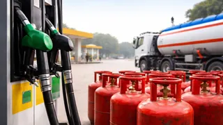 पेट्रोल-डीजल के दाम नहीं बढ़ेंगे, LPG की कमी नहीं'; मिडिल ईस्ट में संकट के बीच केंद्र सरकार ने दी जानकारी - india assures stable fuel supply no petroldiesel price hike