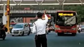 पुलिस ने नागरिकों से अपील की है कि वे ट्रैफिक नियमों का पालन करें।