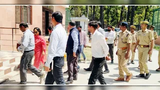 पूरनपुर पहुंचकर वन्यजीव सेंटर का निरीक्षण करती प्रमुख सचिव। जागरण