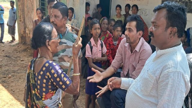 धनबाद के टुंडी में शिक्षक ने मासूम से की अश्लील हरकत, महिलाओं ने की पिटाई; पुलिस ने भेजा जेल 
