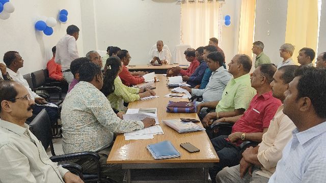 फर्जी शिक्षकों को चेतावनी, भागलपुर में अप्रैल से 5064 फोल्डरों की जांच शुरू, दोषी पाए गए तो नौकरी खतरे में
