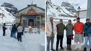 केदारनाथ यात्रा को लेकर मंदिर के समक्ष बाबा का आशीर्वाद लेते डीएम, एसपी व अन्य। सूवि