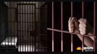न्यायालय के आदेशानुसार, जुर्माना अदा न करने की स्थिति में दोषी को पांच महीने की अतिरिक्त साधारण कारावास की सजा काटनी होगी।