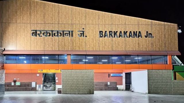 बरकाकाना स्टेशन से चलने वाली एक्सप्रेस ट्रेनों का रूट 3 महीने के लिए बदला, भाकपा माले ने जताया विरोध
