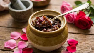 घर पर गुलकंद बनाने के लिए फॉलो करें ये आसान रेसिपी (Image Source: AI-Generated)