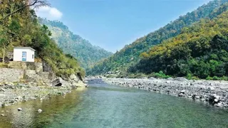 एडीएम ने जमरानी बांध से जुड़ी नहरों का किया निरीक्षण।