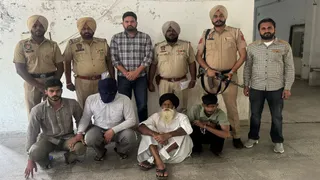 पुलिस की तरफ से पकड़े गए आरोपित।