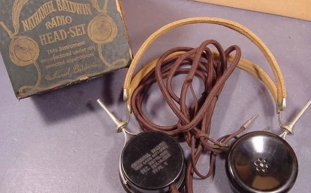 किचन टेबल से US नेवी तक: जानिए 116 साल पहले कैसे बना था दुनिया का पहला प्रैक्टिकल हेडफोन