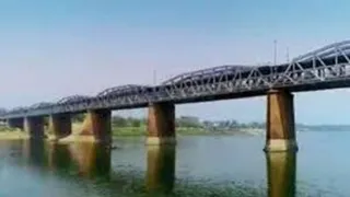 प्रयागराज स्थित पुराने यमुना पुल की फाइल फोटो।
