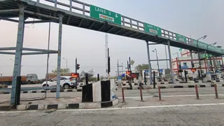 राष्ट्रीय उच्च पथ 319 जगदीशपुर आरा मार्ग पर स्थित बभनियाव टोल प्लाजा। जागरण