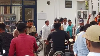 10 में से छह पंपों पर पेट्रोल डीजल समाप्त।