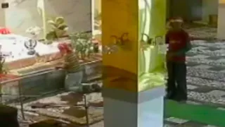अकालगढ़ मोहल्ला स्थित गुरुद्वारा कलगीधर में चोरी को अंजाम देते हुए चोर सीसीटीवी में हुए कैद।