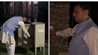 अर्थ आवर डे पर मुख्यमंत्री पुष्कर सिंह धामी ने अपने आवास पर रात्रि साढे आठ बजे से एक घंटे के लिए सभी गैर जरुरी लाइटों के मेन स्विच को बंद करते हुए। साभार- सूवि