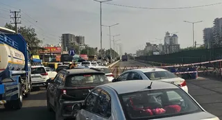 दिल्ली जाने वाले नेशनल हाईवे पर जाम में फंसे वाहन।