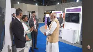 दिल्ली के भारत मंडपम में हुए एआइ समिट के दौरान प्रधानमंत्री के साथ अरुण कुमार पूनिया। सौ. अरुण पूनिया