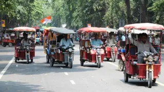ई-रिक्शा एक नई चुनौती बनकर उभरे हैं।