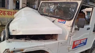 गश्ती पुलिस जीप को ट्रक ने मारी टक्कर