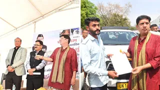 हरिद्वार के रोशनाबाद स्थित एआरटीओ कार्यालय में चारधाम यात्रा के लिए व्यावसायिक यात्री वाहनों के ग्रीन कार्ड प्रणाली का शुभारंभ करते परिवहन मंत्री प्रदीप बत्रा।