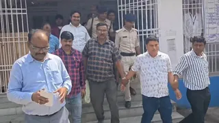 भागलपुर एसडीओ कार्यालय में वीजिलेंस छापेमारी, दो कर्मचारी हिरासत में, सख्त पूछताछ