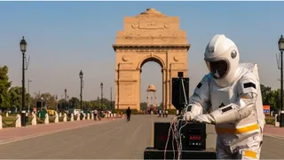दिल्ली में बम की धमकी देने वाला शख्स मैसूरु से गिरफ्तार। (AI Generated Image)