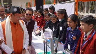 चंपावत साइंस सेंटर में बाल विज्ञानियों की ओर से निर्मित माडयूलों का निरीक्षण करते सीएम पुष्कर सिंह धामी : जागरण