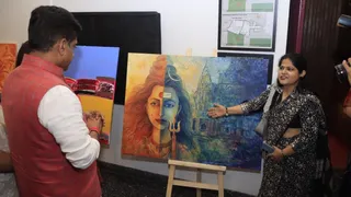 त्रिवेणी कला संगम में आयोजित पांच दिवसीय महिला कला कार्यशाला ‘शक्ति’ का अवलोकन करते एनडीएमसी के उपाध्यक्ष कुलजीत चहल। जागरण