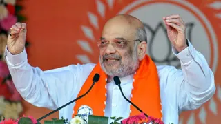 ममता के घर में शाह का रोड शो (फोटो-पीटीआई)
