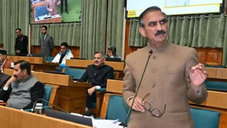 हिमाचल प्रदेश के मुख्यमंत्री सुखविन्द्र सिंह सुक्खू विधानसभा में बात रखते हुए।