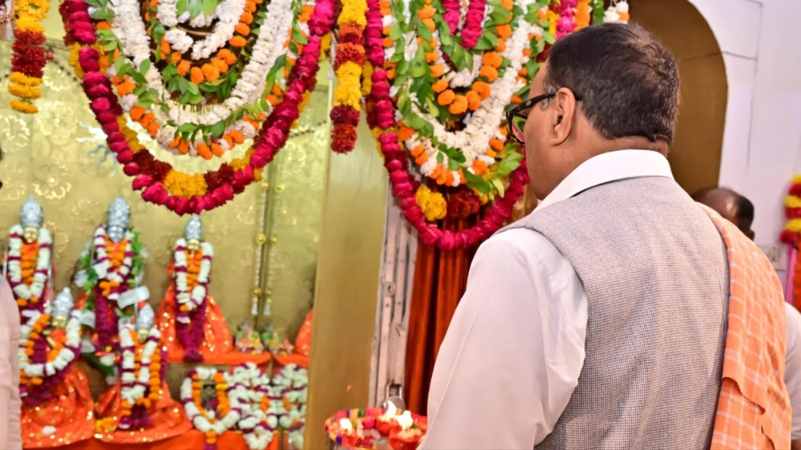 लखनऊ में भजनों के बीच मनीं श्रीराम की छठी, भोग वितरण व पूजन में शामिल हुए उप मुख्यमंत्री ब्रजेश पाठक