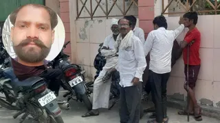 पोस्टमार्टम गृह पर स्वजन। इंसेट में चंदन की फाइल फोटो।