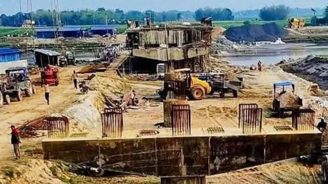 किशनगंज में असूरा-चैनपुर घाट पर हो रहा पुल का निर्माण, लोगों को मिलेगी राहत
