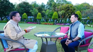 मुख्यमंत्री आवास में मुख्यमंत्री पुष्कर सिंह धामी से पुलिस महानिदेशक दीपम सेठ ने भेंट की।