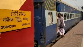 गांधीधाम–भागलपुर स्पेशल और भागलपुर–गांधीधाम स्पेशल का बदला रूट, ऐशबाग-बादशाहनगर में अस्थायी ठहराव